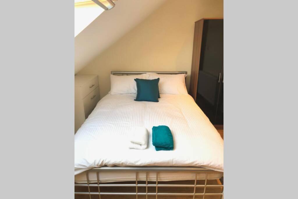 לונדון S6 Ensuite Loft Studio Space מראה חיצוני תמונה